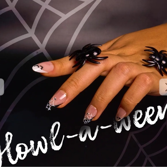 KISS Voguish Fantasy Glow Nails with Spider Web Design, glue-on - Picture 1 of 10
